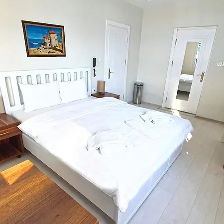 Hotel Midilli *