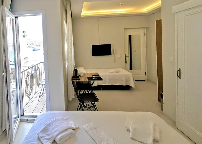 Midilli フォチャ